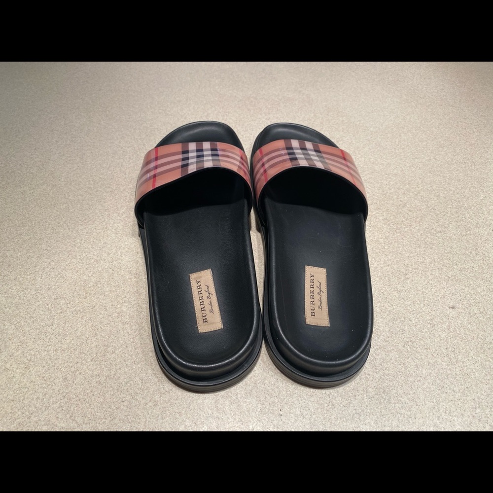 Women’s Burberry slide Sandals size 11N